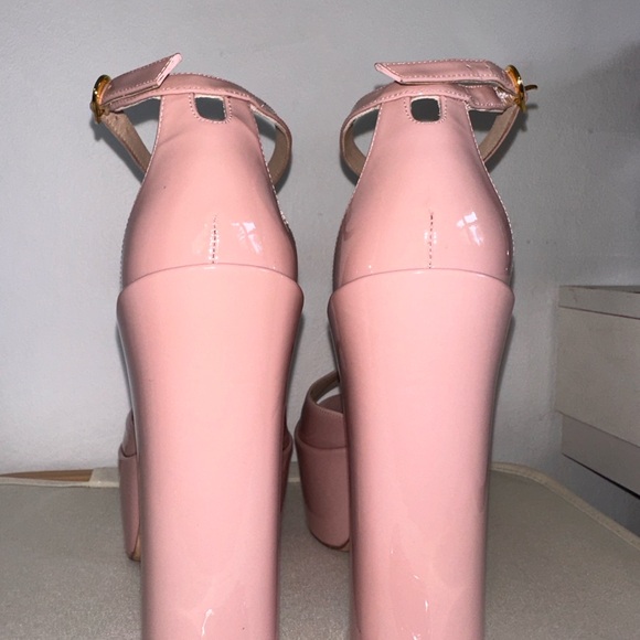 Stuart Weitzman Heels Size 9 - Picture 3 of 3